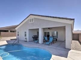 Sunny Bullhead City Home with Patio and Mnt View!, cottage in Bullhead City
