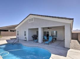 Sunny Bullhead City Home with Patio and Mnt View!, מלון בבולהד סיטי