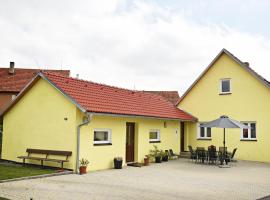 Penzion Rozárka, hotel cerca de Monasterio de Zlatá Koruna, Přísečná