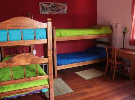 Hostel Cultural Casa Taller, habitación en casa particular en Bahía Blanca