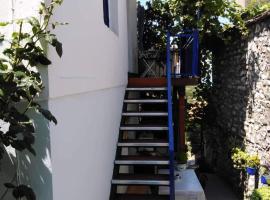 Aegean blue, hotel with parking in Kallirakhi