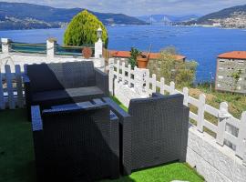 Acogedora casa con buenas vistas, asador y piscina desmontable, hotel cerca de Ermita de Nosa Señora da Guía, Vigo