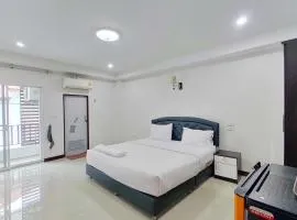 Grand Airport Resort