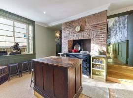 River View: Characterful Townhouse, Stunning Views, feriebolig i Berwick-Upon-Tweed