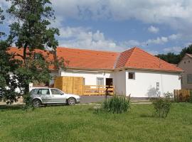 Lovas Vendégház, παραθεριστική κατοικία σε Óbánya