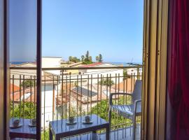 2 Bedroom Lovely Apartment In Marina Di Caronia، شقة في Caronia Marina