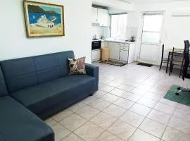 Maris full apartment with roof garden access