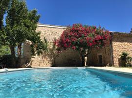 Maison des Bourgades – hotel w mieście Saint-Julien-de-Peyrolas