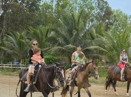 CAMPO y PLAYA OLON HACIENDAS, hotel in Olón