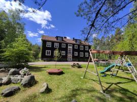 Villa Karllösa Bed and Breakfast、Målillaのゲストハウス