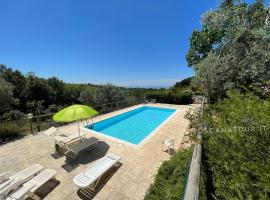 Casa Sophia con piscina - ingresso, giardino, barbecue e parcheggio privati by ToscanaTour, hotel en Guardistallo