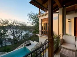 Las Catalinas - 5 bedroom luxury beachfront home - Casa Alouatta