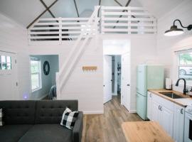 New Tiny Home on 250 Acre Dairy Farm Near Ark, hotel in Dry Ridge