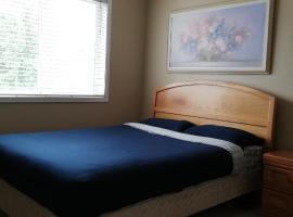 San Yin Homestay private bedroom with private washroom, skíðasvæði í Calgary