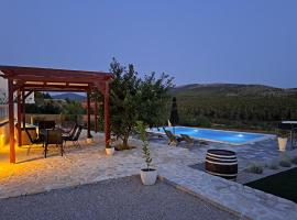 Guest house "The View" - with a pool, holiday rental in Donje Polje