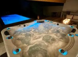 Studio avec jacuzzi et piscine