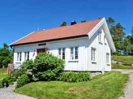 Awesome Home In Marnardal With House A Panoramic View, semesterhus i Marnardal