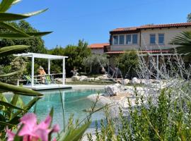 Villa Tilly, hotel s parkiralištem u gradu 'Trarivi'