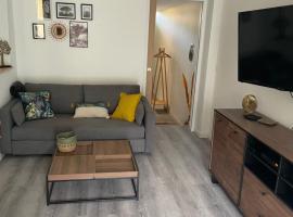 Appartement en rez de jardin tout équipé、Fleuranceにあるフルーランス・ゴルフ場の周辺ホテル