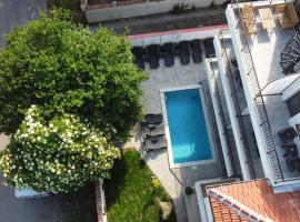 Villa Aqua Family Hotel, guest house in Burgas City