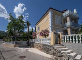 Villa Anna-potkrovlje: Ika şehrinde bir kiralık sahil evi