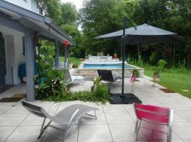 Toki Eder chez Marisol, piscine chauffée, décoration soignée et océan à 15 minutes entre Bayonne et Hossegor, hytte i Saint-Martin-de-Seignanx