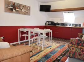 Chambres, Camping La Pointe, Saint Coulitz, Chateaulin，沙托蘭的便宜飯店