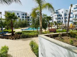 Luxury Apartment with Pool, alquiler vacacional en la playa en Martil