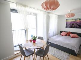 Seaside apartment Albatross, spa and pool, apartman u gradu 'Ķesterciems'
