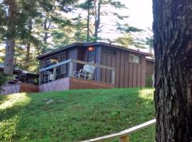 The Pines Cottage Resort, holiday park in Oxtongue Lake