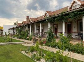 Country Club La Mesteceni – hotel w pobliżu miejsca Câlnic Citadel w mieście Sebeş