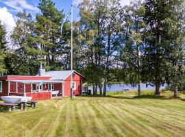 Cozy Home In Strmsund With Lake View – obiekty na wynajem sezonowy w mieście Strömsund