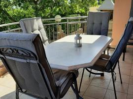 Cosy, sea view apartment Porat, hotel in Porat