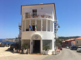 Hotel Da Cecco, hotel em Santa Teresa Gallura