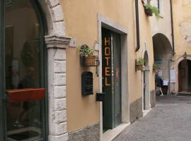 Hotel Modena old town, hotelli Malcenisessa