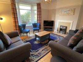 Tŷ Newton Nottage Porthcawl Sea, Surf, Golf, Walks, feriehus i Porthcawl