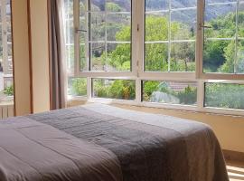 Hotel Naranjo De Bulnes، فندق في اريناس دي كابراليس