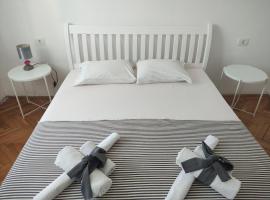 Apartmani More, hotel in Petrovac