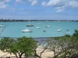 Beachfront penthouse with panoramic ocean view
