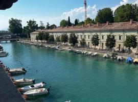 C House Rooms Lake, bed and breakfast en Peschiera del Garda