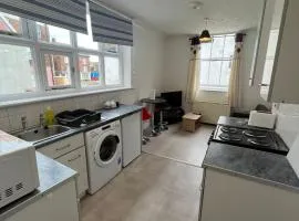 Entire One Bedroom Flat, 5