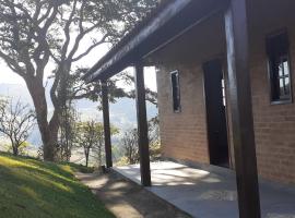 Casa Cantinho da Roça Recanto Lobo Guará, rumah percutian di Gonçalves