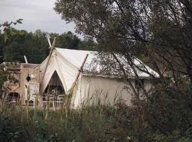 Fronterra Farm- Luxury Camp Experiences、Hillierのビーチ周辺のバケーションレンタル