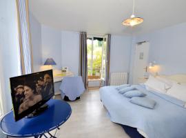 H&ocirc;tel De La Chapelle, hotel near Toussus Le Noble Airport - TNF, Milon-la-Chapelle