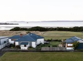 Stanley Beach House with Stunning Nut Views!