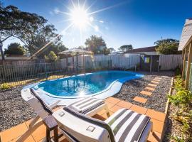 Flora Parade 6, holiday home in Tuncurry