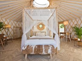 JURTLANDIA jurta BOHO, luxury tent in Lubiatowo