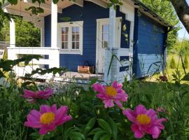 Campsite 37A - Wooden Cabins, готель у місті Каркле