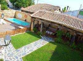 6 bedrooms villa with private pool and furnished garden at Campo de Cuellar, hotel with parking in Campo de Cuéllar