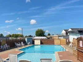 Winchelsea Beach Holiday Home - Pool & Beach